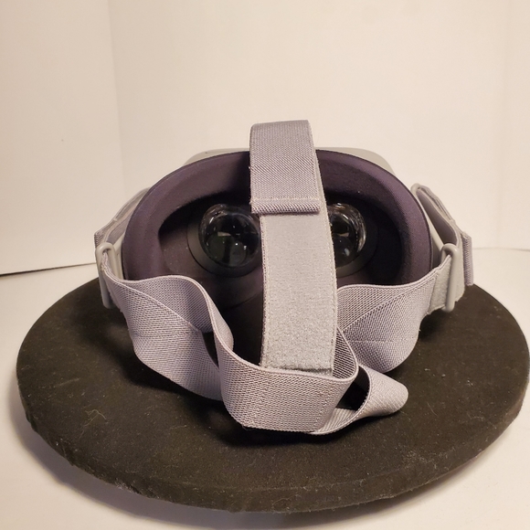 Oculus Go Standalone VR Headset
I had to buy the controller separately (Added) - Picture 3 of 11